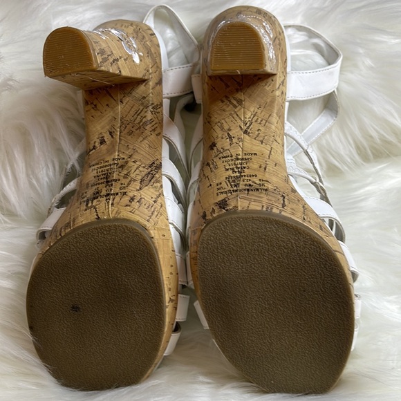 NWOT Bongo “Catalina” Strappy Sandal White Size 10M with a 4” Heel - Picture 12 of 13